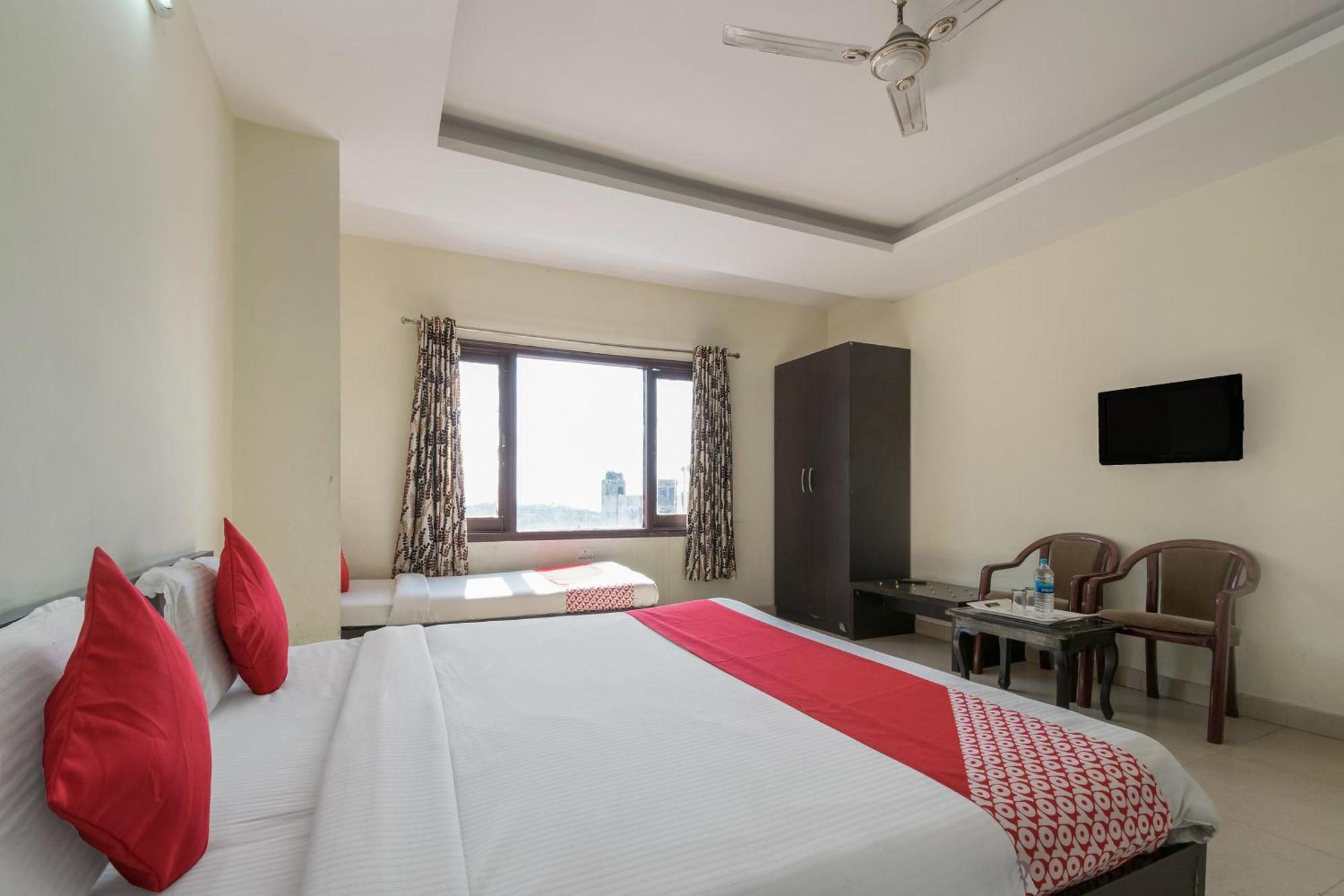 Oyo Hotel Triund Regency Katra  Ngoại thất bức ảnh
