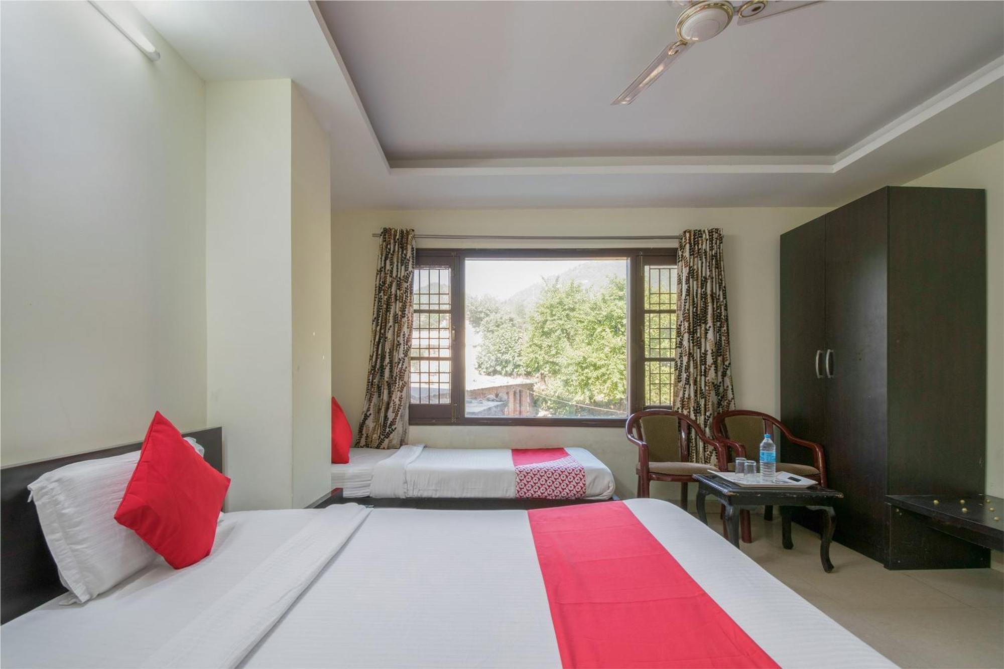 Oyo Hotel Triund Regency Katra  Ngoại thất bức ảnh