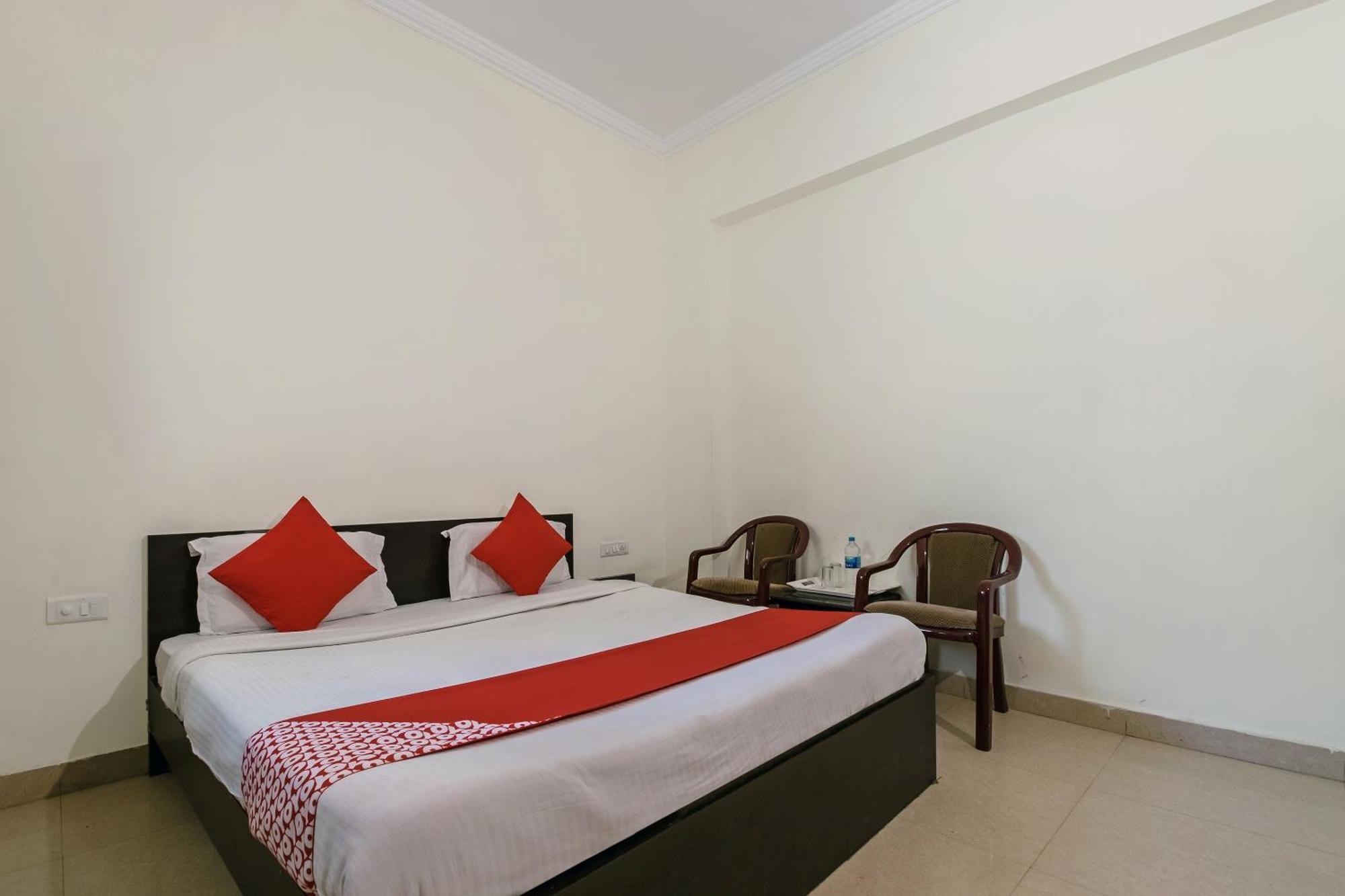 Oyo Hotel Triund Regency Katra  Ngoại thất bức ảnh